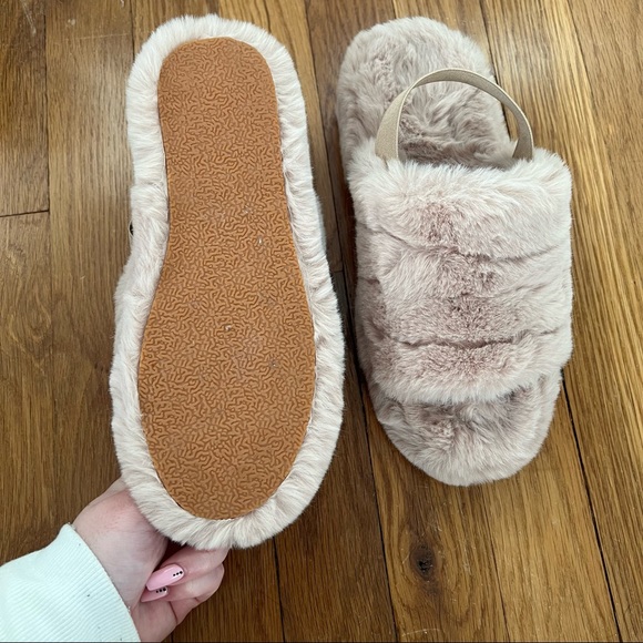 Fuzzy Slippers - Picture 4 of 5
